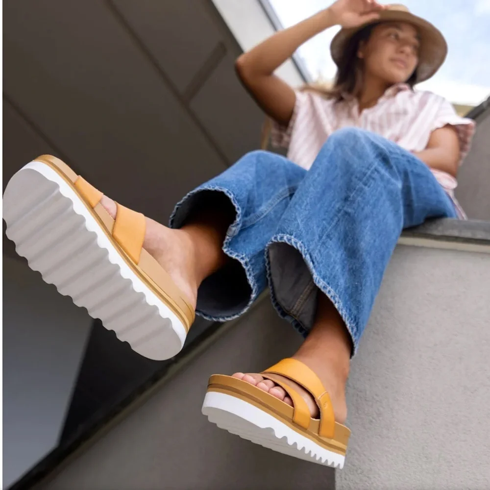 Reef Cushion Vista Hi Platform Sandals